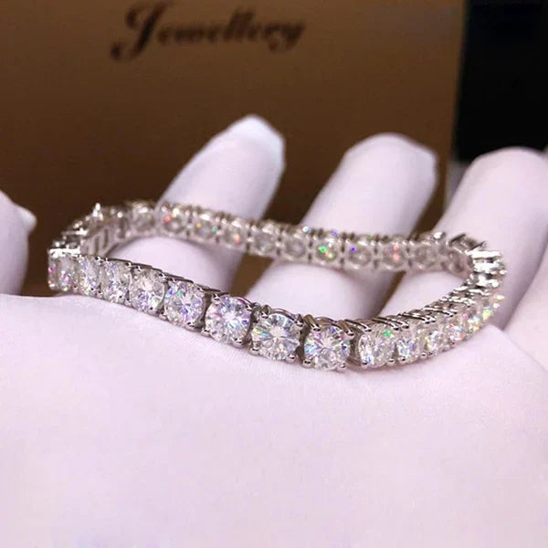 💥Last Day of Discount 🎁 Exquisite Niche Design Silver-Plated Diamond-Studded Bracelet