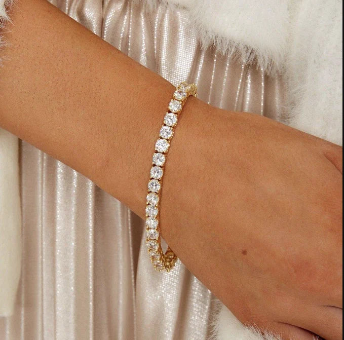 💥Last Day of Discount 🎁 Exquisite Niche Design Silver-Plated Diamond-Studded Bracelet